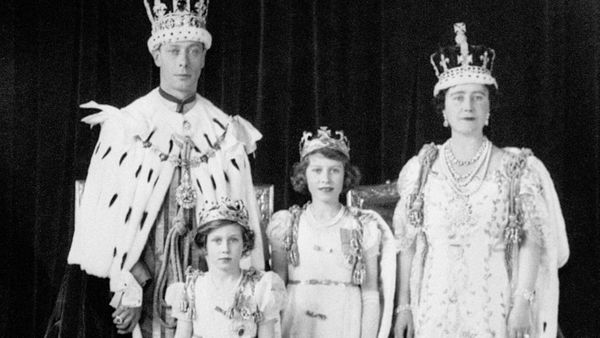 Elizabeth II : “En tout cas je le crois…”, ce mot très mignon écrit à 11 ans pour le couronnement de son père