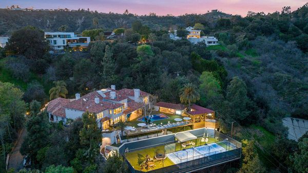 Eva Longoria : 8 chambres, 11 salles de bain… Découvrez son incroyable manoir à 23 millions de dollars (Photos)
