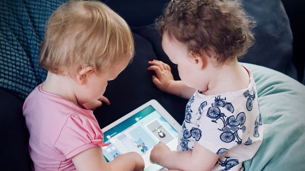 Gardés par leur grand-mère, deux enfants succombent à un an d’intervalle dans de terribles circonstances