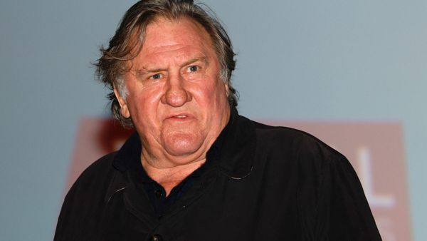 "Il m’a prise dans ses bras quand j’étais bébé" : la première accusatrice de Gérard Depardieu sort du silence