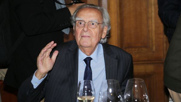 "J’avais hâte de rejoindre mon bureau" : Bernard Pivot cash sur le père qu’il n’a pas été pour ses filles