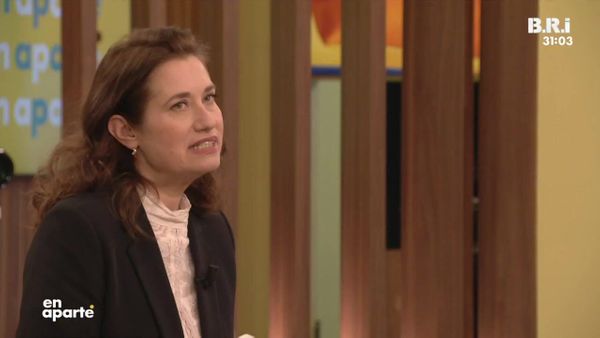 “Je me suis détestée” : Emmanuelle Devos sans tabou sur cette particularité qui l’a longtemps complexée