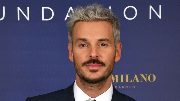 Matt Pokora au régime : dénudé, il partage un cliché avant/après qui révèle sa spectaculaire perte de poids 