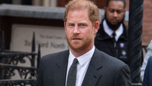 Prince Harry : l’ex-attaché de presse de Charles III balance sur le prince Harry, “Il agit comme un…”