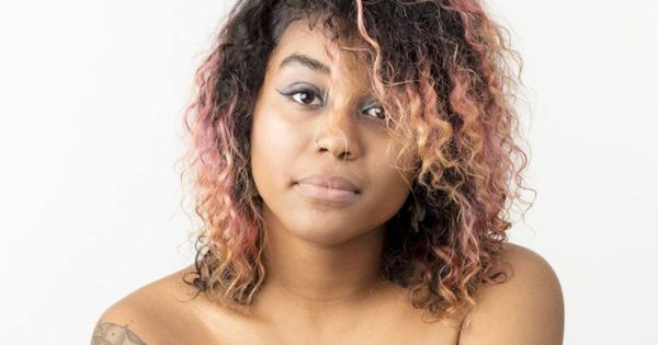 Victime de moqueries à cause de sa jambe de 45 kilos, elle fait de son handicap une force