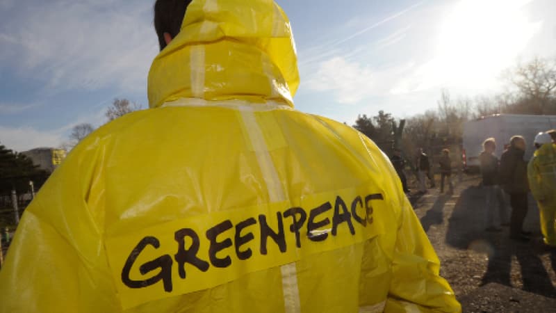 Greenpeace qualifie d'”absurde” la décision russe la jugeant “indésirable” sur son territoire