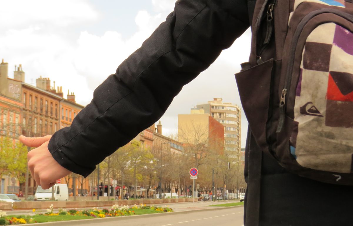 Pau : Un auto-stoppeur profite de la pause pipi de son bienfaiteur pour lui voler sa voiture