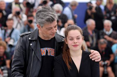 Benjamin Biolay accompagne sa fille Anna pour ses premiers pas sur le tapis rouge du Festival de Cannes