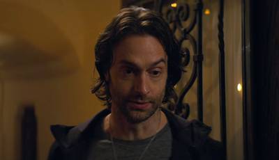 “Fais tout ce que je dis”: un acteur de la série “You” accusé de harcèlement par 10 femmes