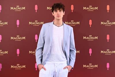 Nuées de photographes et remix inédit: star sur TikTok, Jvke fait sensation à Cannes