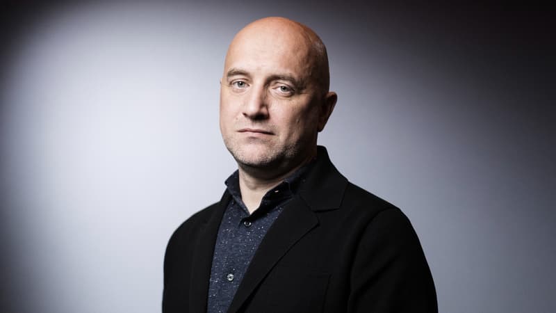 Russie: l’écrivain pro-Kremlin dit qu’il ne se laissera pas intimider après avoir survécu à une explosion