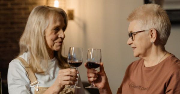 À 79 et 82 ans, ces deux femmes vivent ensemble dans un Ehpad et envisagent de se marier