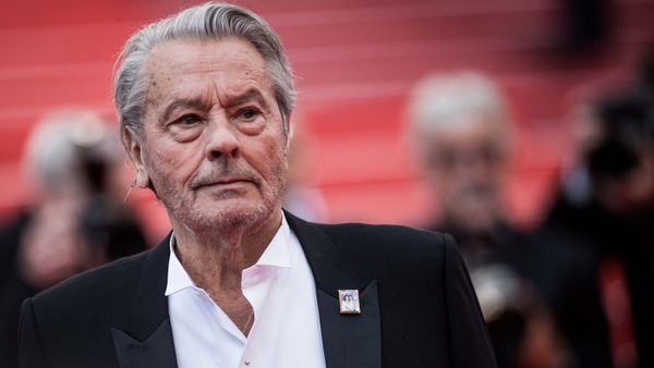 Alain Delon : pourquoi sa mère a élevé son fils illégitime Ari Boulogne