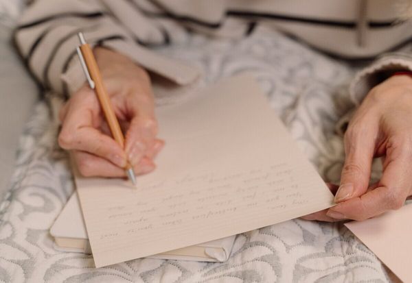 Elle quitte son mari pour un homme plus jeune en lui laissant une simple note