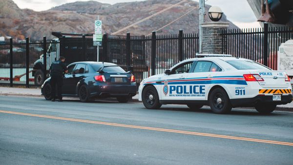 Pour éviter d’être arrêté pour excès de vitesse, il prend une initiative impensable