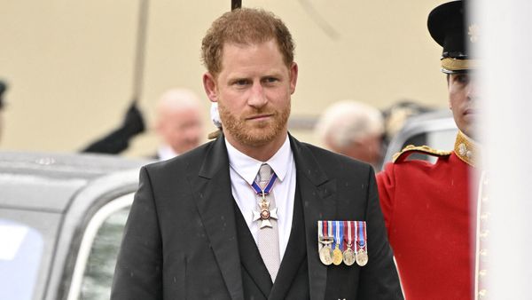 Prince Harry : il était déjà dans un avion vers les Etats-Unis lors de l’apparition au balcon du Roi !