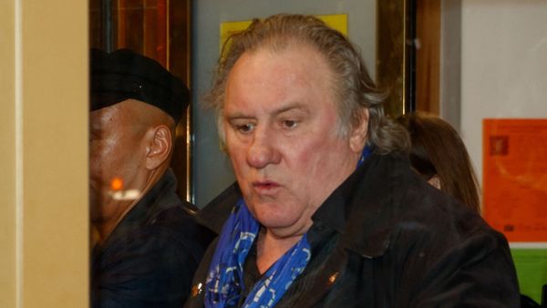  "Ses soutiens russes…" : pourquoi Charlotte Arnould, qui accuse Gérard Depardieu de viol, a eu peur pour sa vie