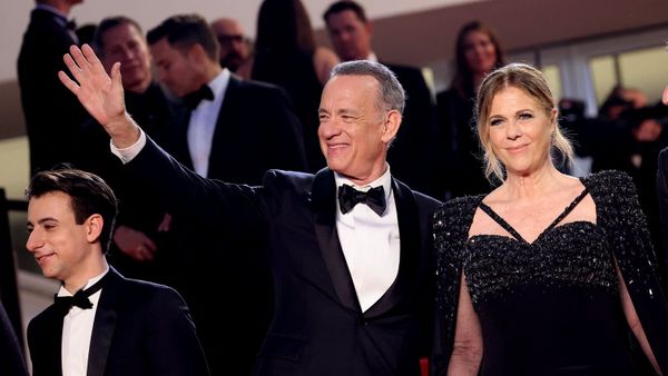 Tom Hanks furieux à Cannes : il invective un jeune homme en pleine montée des marches avec sa femme (Photo)