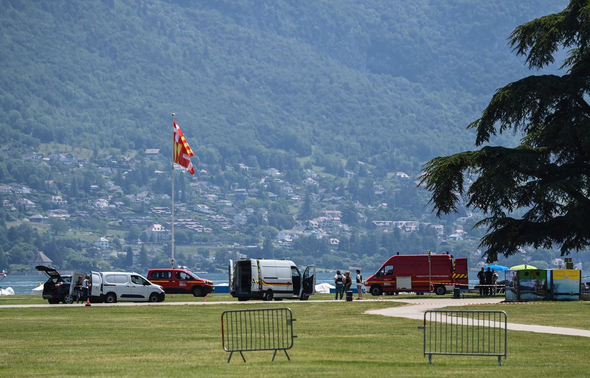 Attaque au couteau à Annecy : Le point sur l’agression qui a fait six blessés, dont quatre enfants de 22 mois à 3 ans