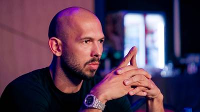 L’influenceur controversé Andrew Tate inculpé pour trafic d’êtres humains et viol