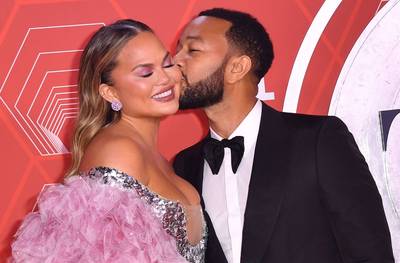 Surprise: Chrissy Teigen et John Legend accueillent leur quatrième enfant dans le plus grand des secrets