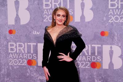 Sans filtre, Adele révèle souffrir d’une infection… à cause de ses gaines amincissantes
