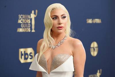 Lady Gaga s’attire les critiques après sa promotion d’un médicament contre les migraines