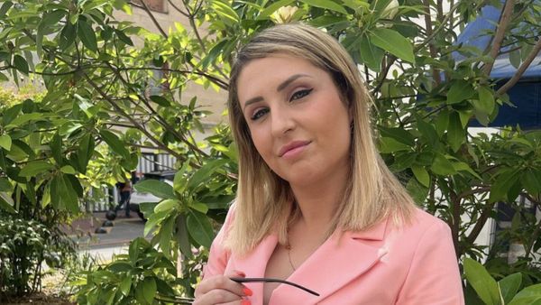 Amandine Pellissard enceinte : elle révèle la date de son terme en sous-vêtements à dentelle rouge