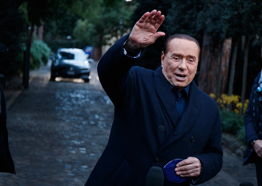 Silvio Berlusconi : qui va hériter de la faramineuse fortune du Cavaliere estimée à 7 milliards de dollars ?