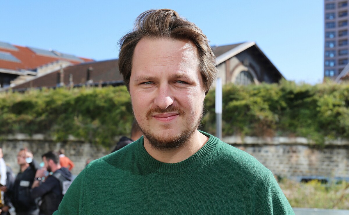 « On va redescendre un peu » : Vianney dément être ami avec un journaliste au coeur de la polémique