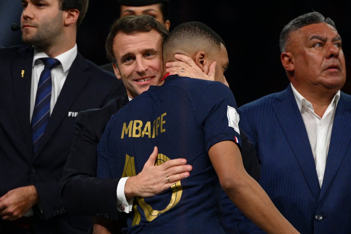 Emmanuel Macron « directeur d’école » avec Kylian Mbappé ? Après le tacle du footballeur, la vérité sur leur relation