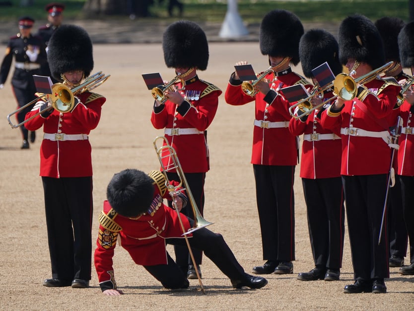 Trooping the Colour : hécatombe chez les gardes, trois s’effondrent face au prince William