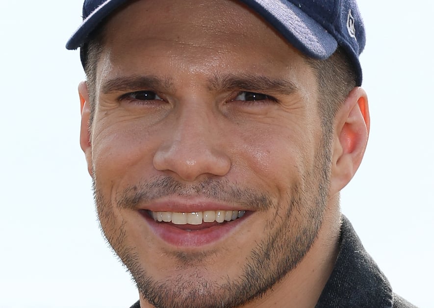 C à vous : « Wow ! On dirait mon père », François Civil choqué par une photo truquée pas du tout à son avantage