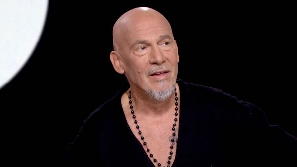 EXCLU. "Il ne pourra plus être…" : un proche de Florent Pagny donne des nouvelles de son lourd traitement