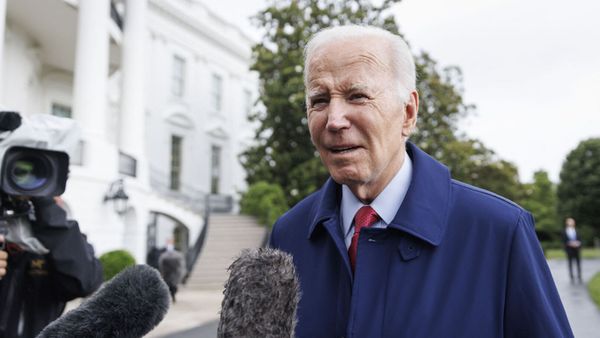 Joe Biden à terre : la vidéo impressionnante du président américain qui s’effondre sur scène