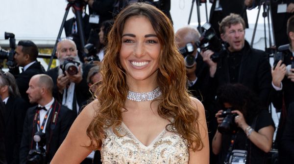 "Mange un peu" : Delphine Wespiser attaquée après sa dernière photo, ses fans prennent sa défense