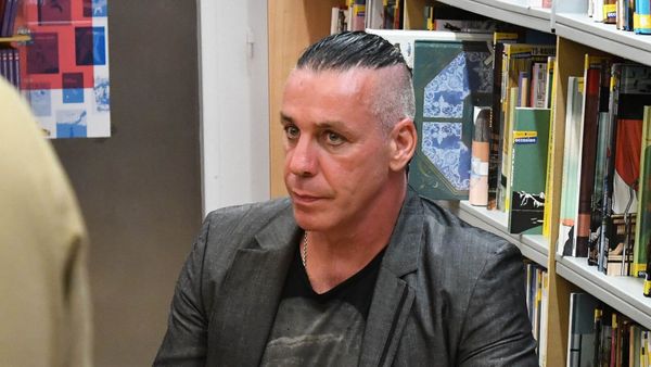 Till Lindemann : le chanteur du groupe Rammstein au cœur d’un système de prédation sexuel, révélations choc