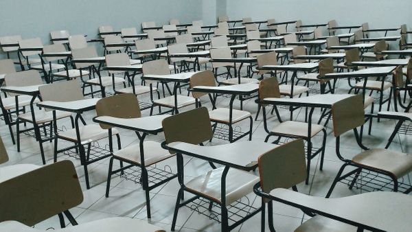 Une jeune femme accuse son prof de harcèlement sexuel, et la suite est très inattendue