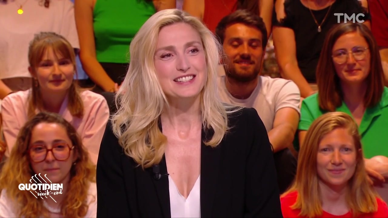 Julie Gayet : cette chanson écrite pour François Hollande qu’elle garde dans un coffre-fort