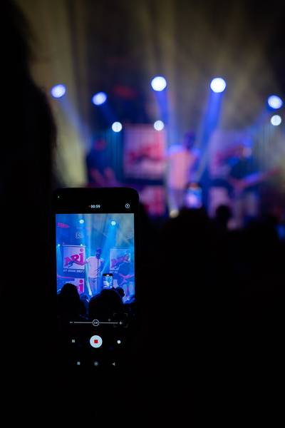 “J’ai retrouvé quelqu’un nu sur mon lit après un concert”: l’interview “remise de prix” de Christophe Willem