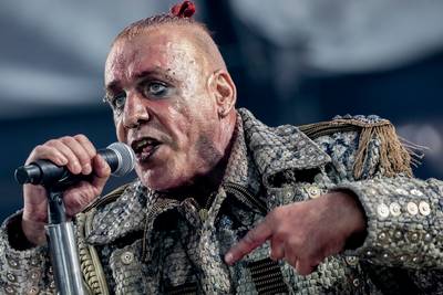 “Ne sois pas stupide, tu aimes ça”: nouveau témoignage accablant contre le chanteur de Rammstein