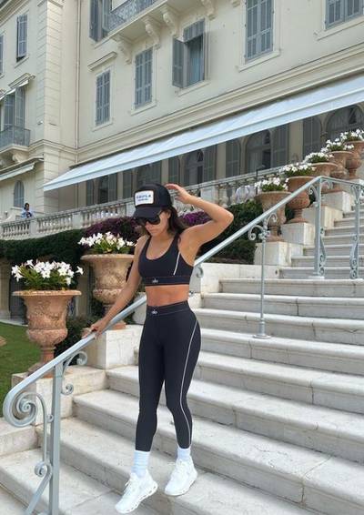 Les stars en vacances: Eva Longoria garde la forme en Espagne (mais s’autorise quelques plaisirs)