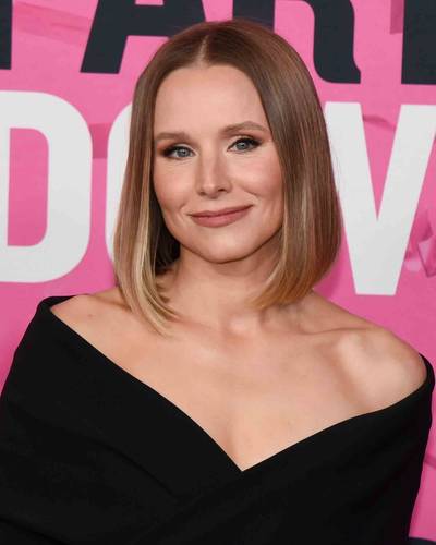 À 8 et 9 ans, les filles de Kristen Bell boivent parfois des bières sans alcool: “Je ne fais rien de mal”