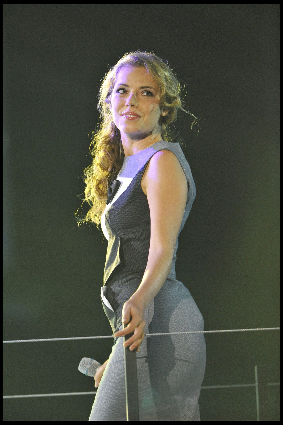 « Cette phrase est coincée dans ma gorge » : Emma Daumas dévastée par le deuil