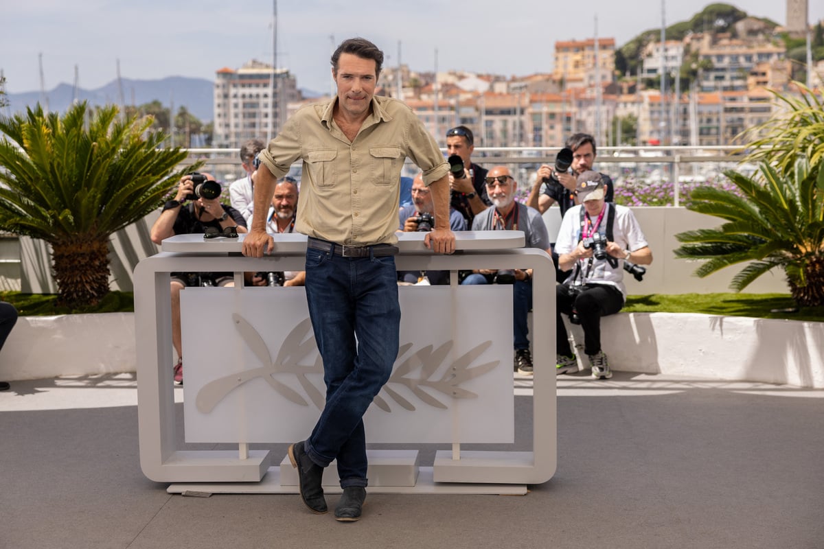 « Son excuse a été l’alcool » : drague lourde, insultes, violences… ces récits de femmes très similaires contre Nicolas Bedos