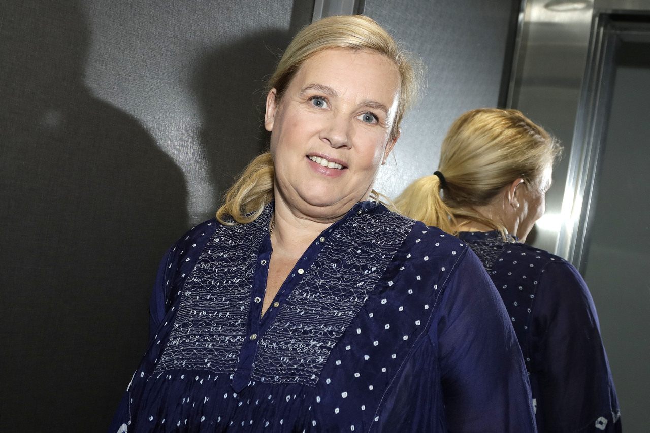 Hélène Darroze méconnaissable : coupe courte, brushing et balayage… elle apparaît changée sur un adorable cliché