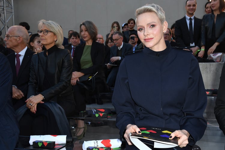 Charlene de Monaco scintillante : ce look pantalon pour un prestigieux cocktail estival qui n’est pas passé inaperçu