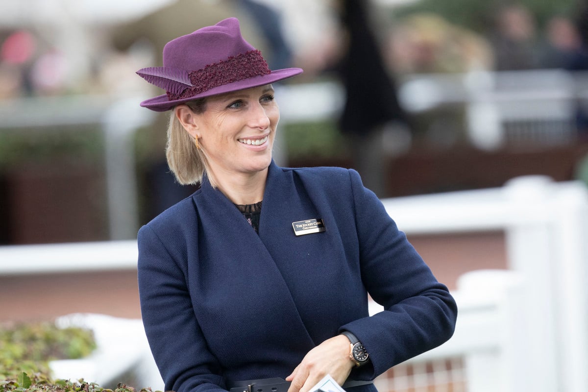 Zara Tindall tendance en robe chemise à Wimbledon : découvrez le prix faramineux de ses espadrilles compensées