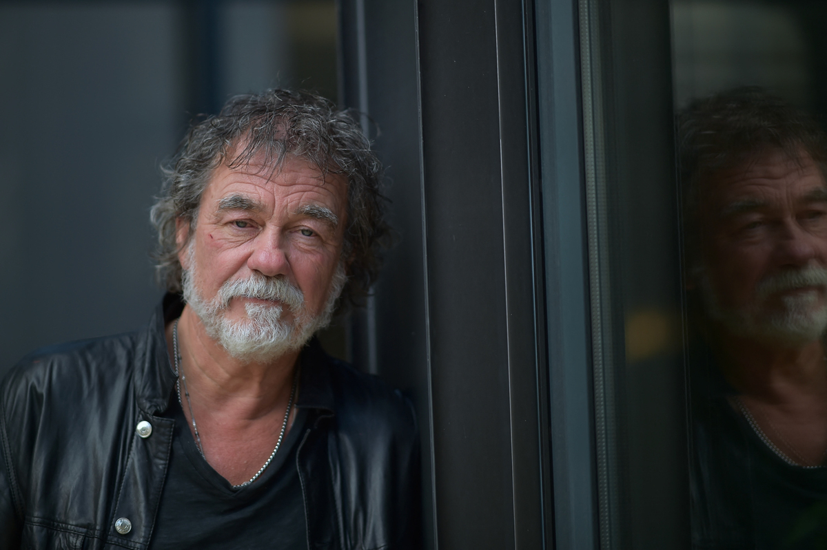 “Qu’ils aillent bien se faire… ” : Olivier Marchal écoeuré, sa fausse lettre à Omar Sy le fait sortir de ses gonds (