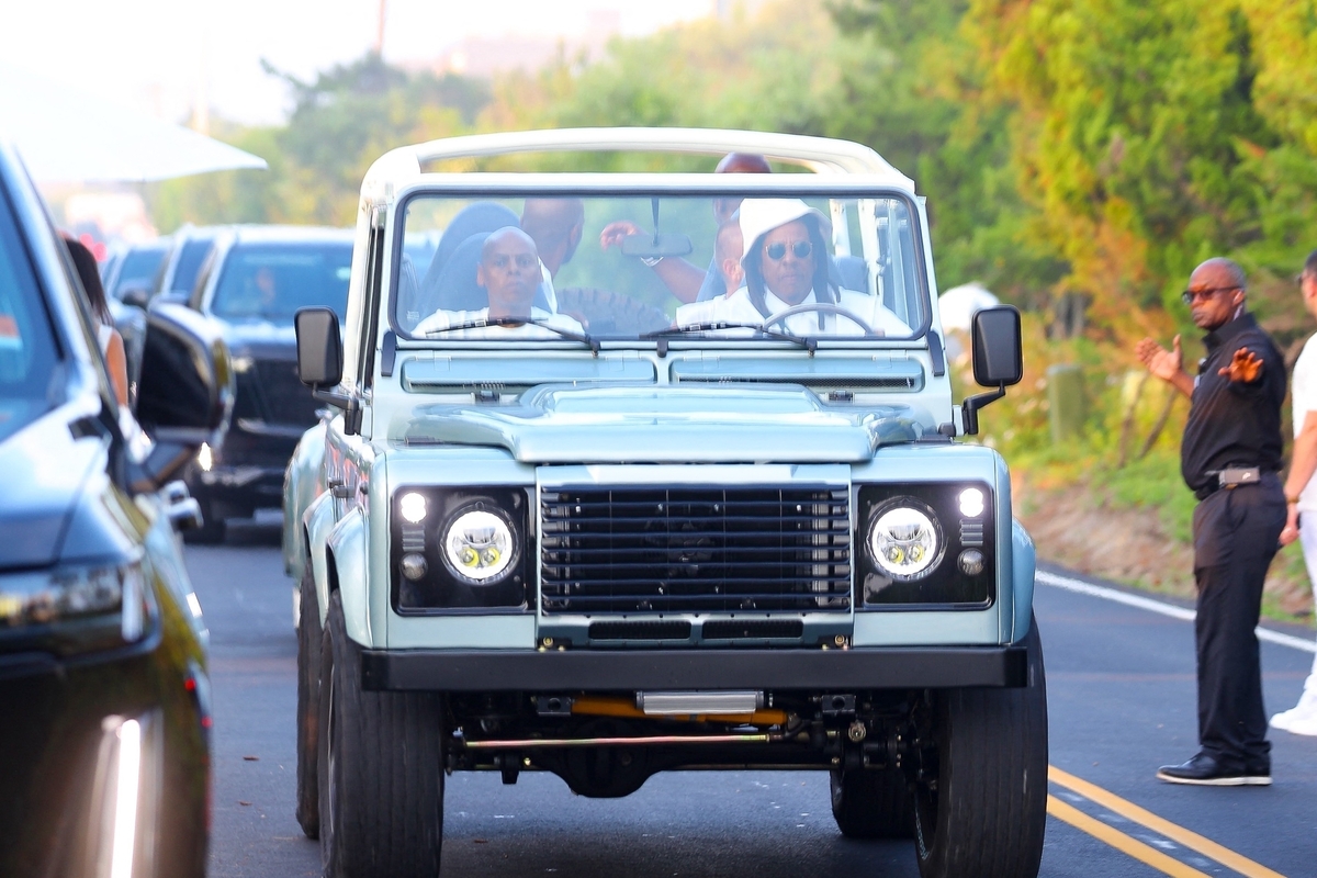 Jennifer Lopez et Ben Affleck, Emily Ratajkowski, Jay-Z… Folle soirée blanche dans les Hampton